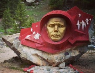 памятник Гагарину после реставрации